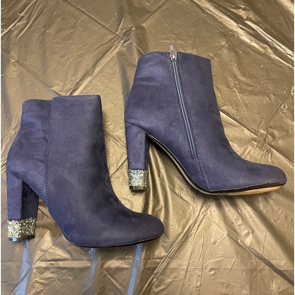 NWOB XOXO Yardley Faux Suede Boots with Glitter Accent - Women Size 8.5 - Blue
